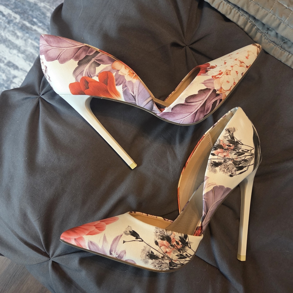 NEVER WORN JustFab Heels - Size 7.5